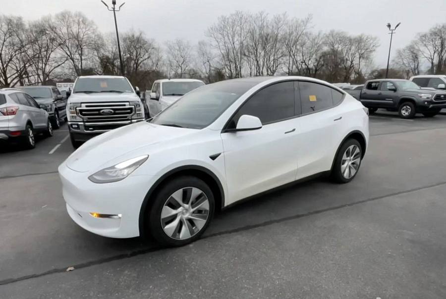 Tesla Model Y 4D SUV LONG RANGE 2023