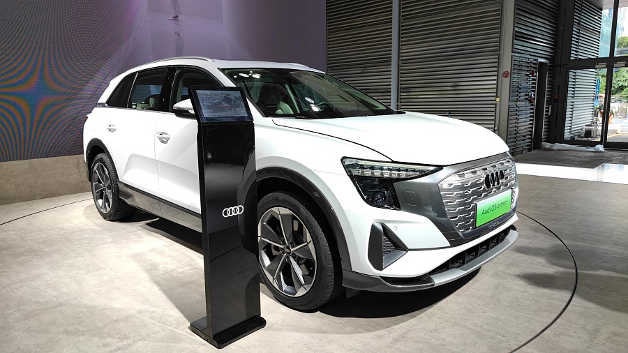 AUDI Q5 e-tron Model 50 Quattro Glory Daily Edition