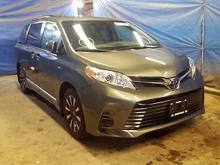 TOYOTA Sienna LE, 2019