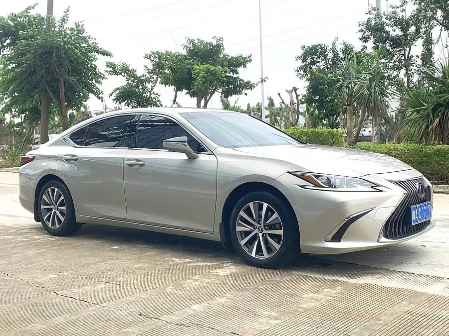 LEXUS ES 200 2020