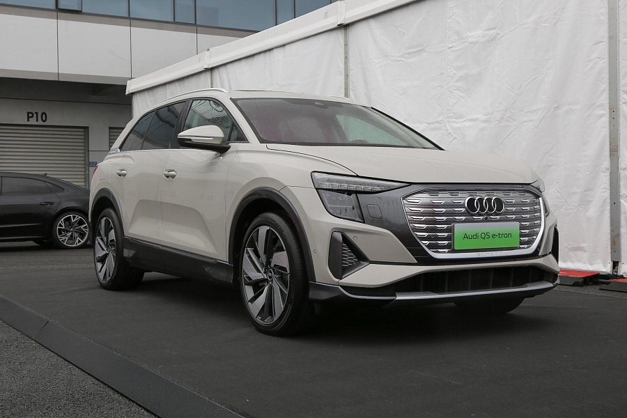 AUDI Q5 e-tron Model 50 Quattro glory